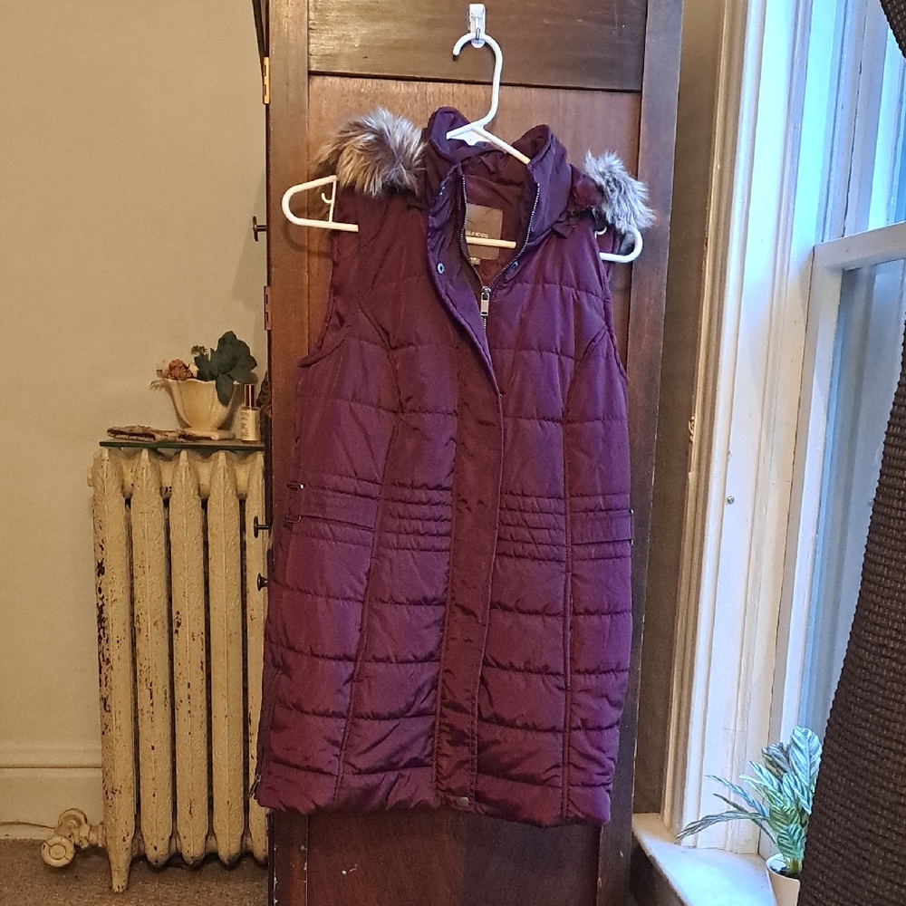 Maurices Woman's Size XS Burgundy Longer Puffer Vest With Faux Fur Hoodie